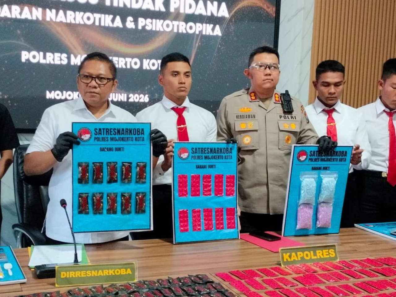 Polres Mojokerto Kota Bongkar Peredaran Rokok Vape Mengandung Narkoba