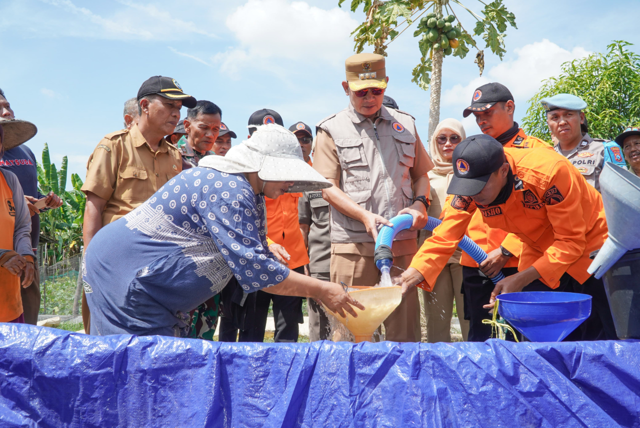 Atasi Dampak Kemarau, Pemkab Lamongan Salurkan 25 Ribu Liter Air Bersih ke Desa Kritis