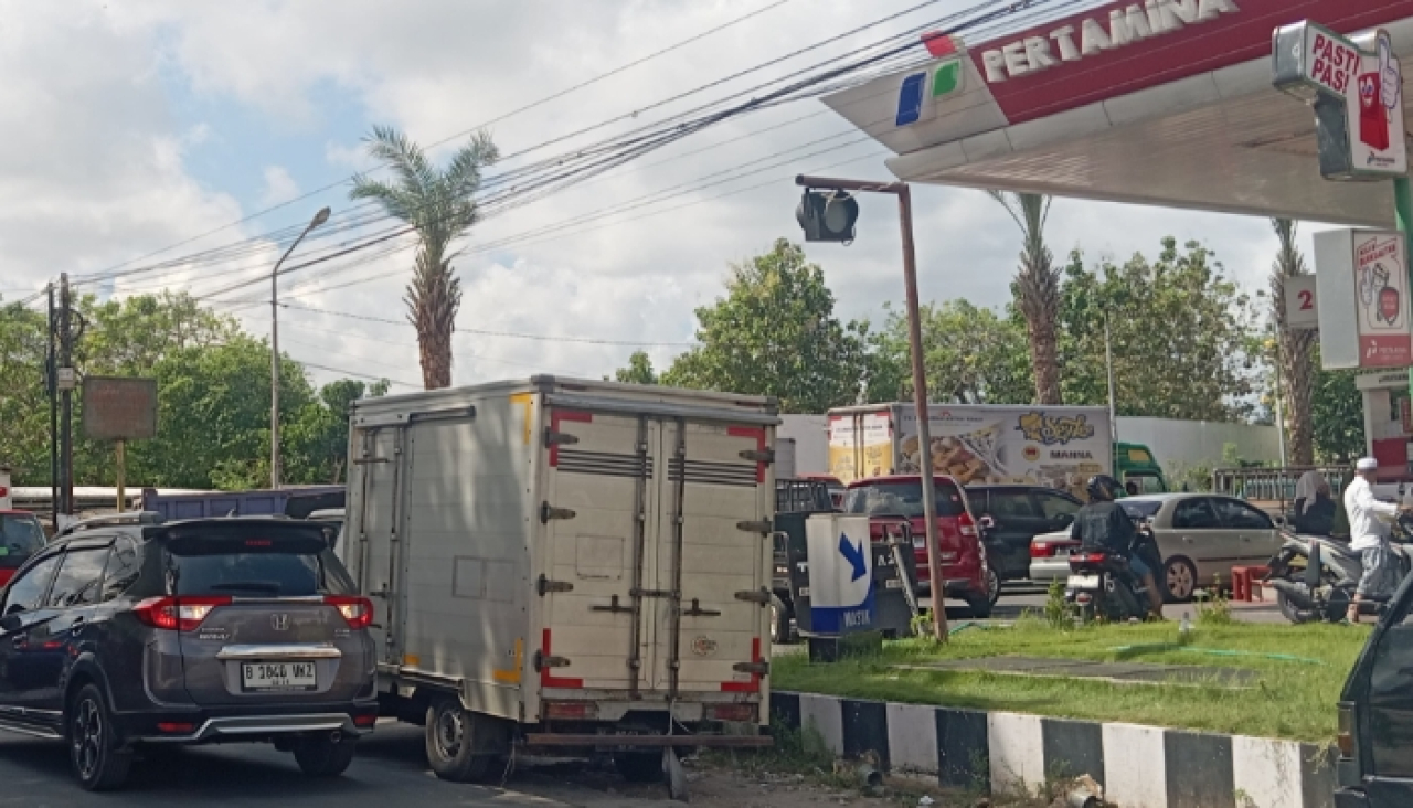 Bukan Langka, Pemkab Sumenep Sebut Antrean SPBU Dipicu Migrasi Konsumen ke BBM Bersubsidi