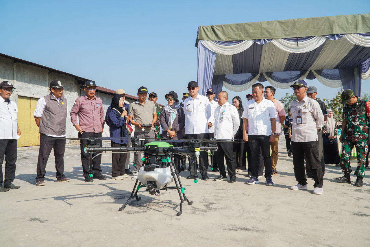 Antisipasi Gagal Panen, Pemkab Lamongan Lakukan Gerdal OPT WBC Serentak Menggunakan Drone