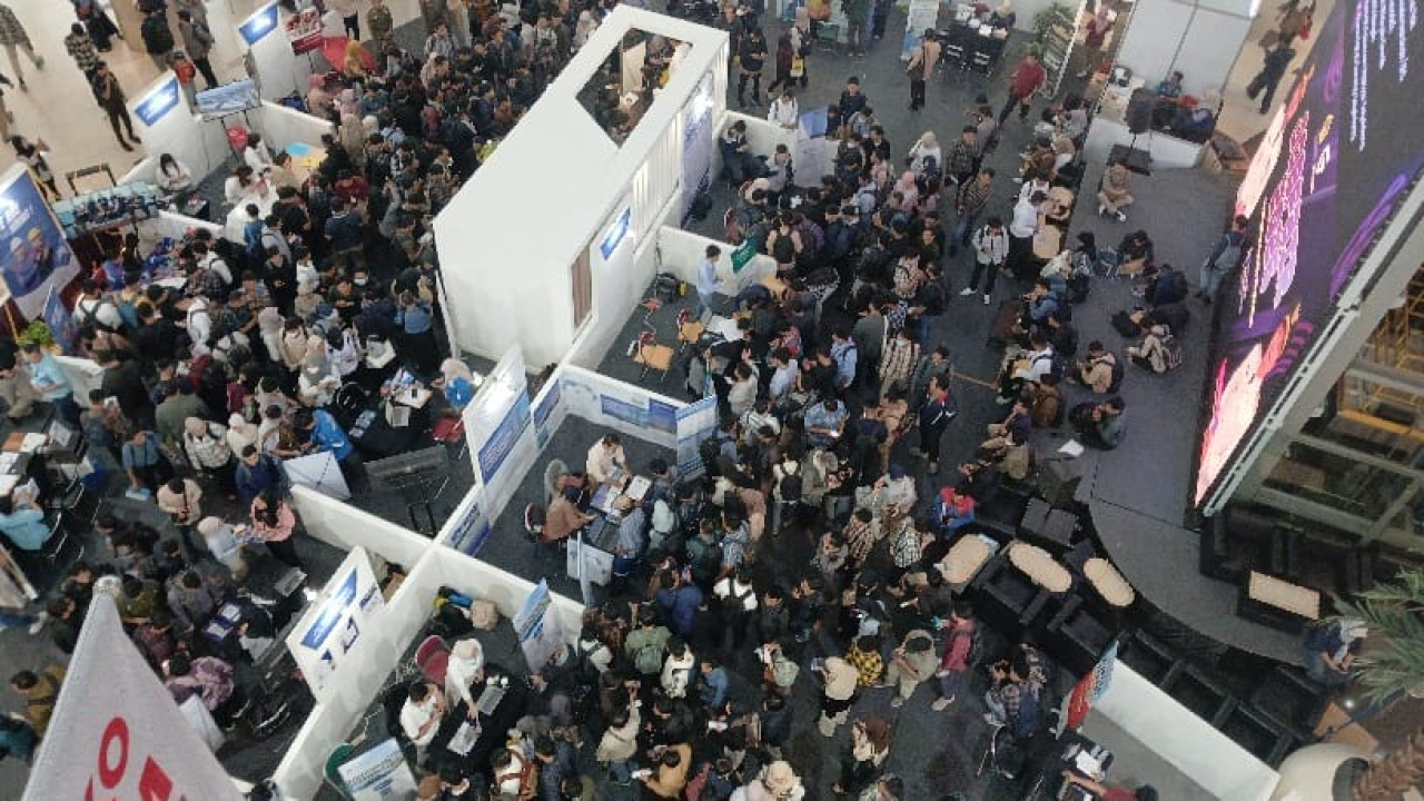 Ribuan Pencari Kerja Serbu Job Fair Gresik 2026 di Icon Mall, Antrean Mengular Sejak Pagi