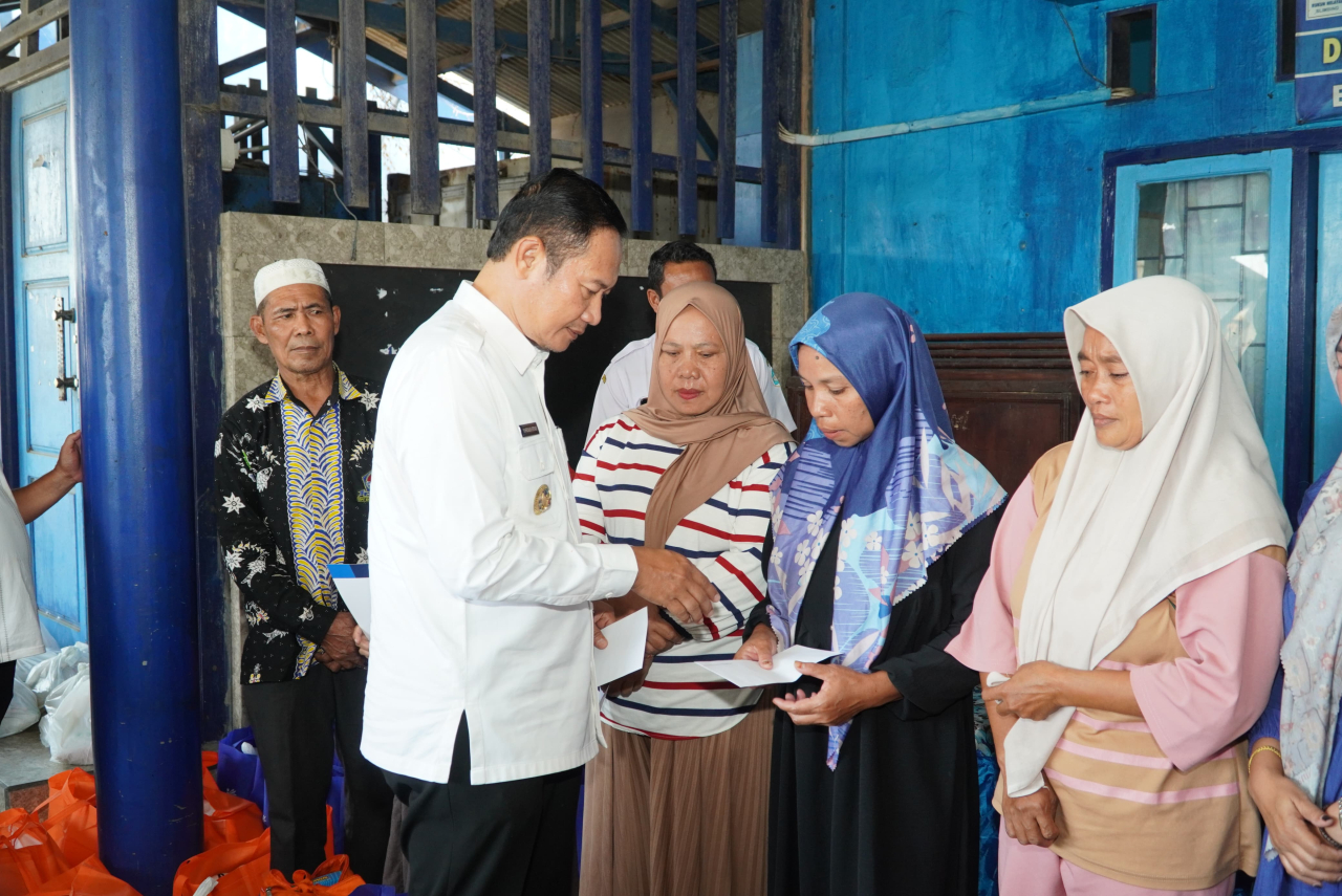 Wujud Kepedulian, Pak Yes Usap Duka dan Salurkan Bantuan kepada Keluarga ABK KMN Entok di Brondong