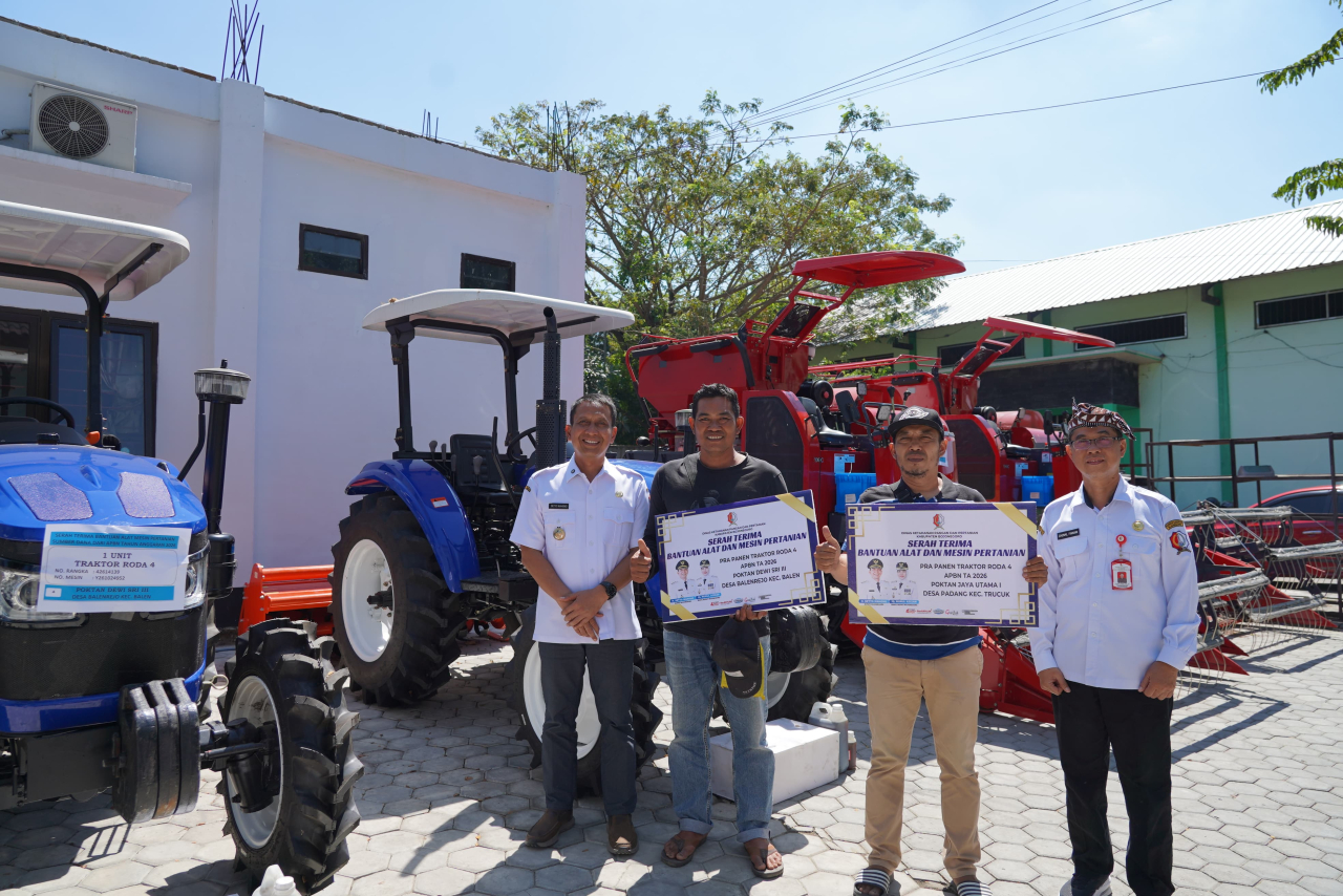Dorong Swasembada Pangan, Bupati Wahono Serahkan Bantuan untuk 99 Poktan di Bojonegoro