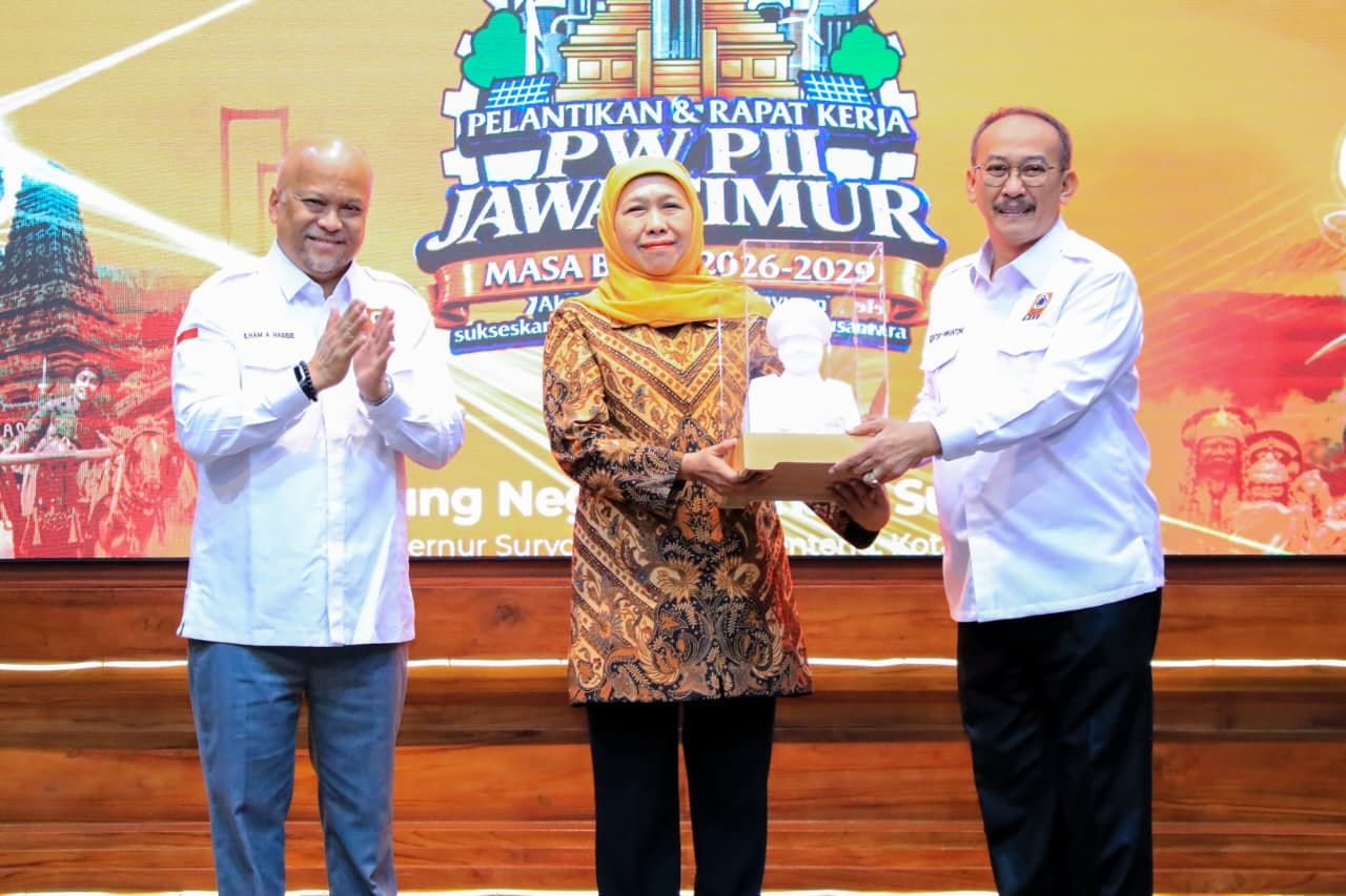 Lantik Pengurus PII Jatim, Ilham Habibie dan Khofifah Tekankan Inovasi Keinsinyuran Lintas Sektor