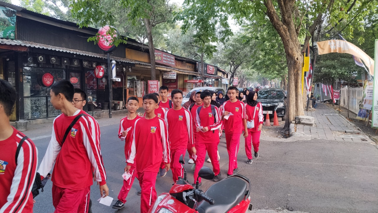 Merawat Tradisi Juara dan Keharmonisan, Semarak HUT ke-62 SMAN 1 Gresik Tebarkan Semangat Kebersamaan Jalan Sehat