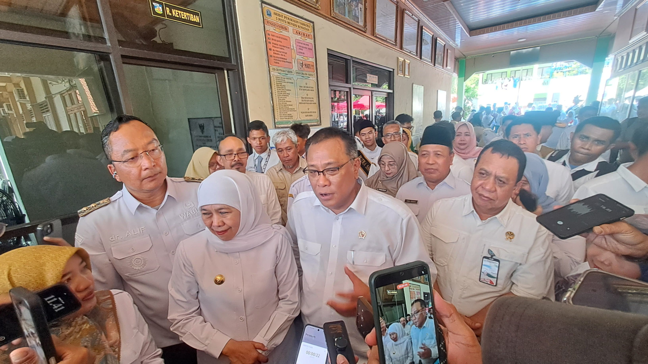 Menteri LH Sebut SMAN 1 Gresik Layak Jadi Percontohan Nasional Sekolah Peduli Lingkungan