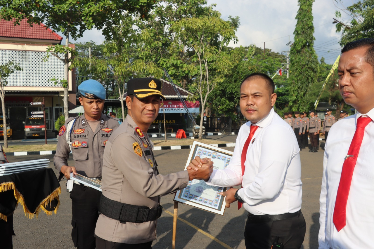 Ungkap Puluhan Kasus Curanmor dan Kejahatan Seksual Anak, Satreskrim Polres Sampang Diganjar Penghargaan