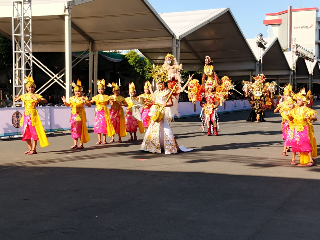 Debut di JFC 2026, Puluhan Siswa Sekolah Rakyat Tampil Percaya Diri di World Kids Carnival