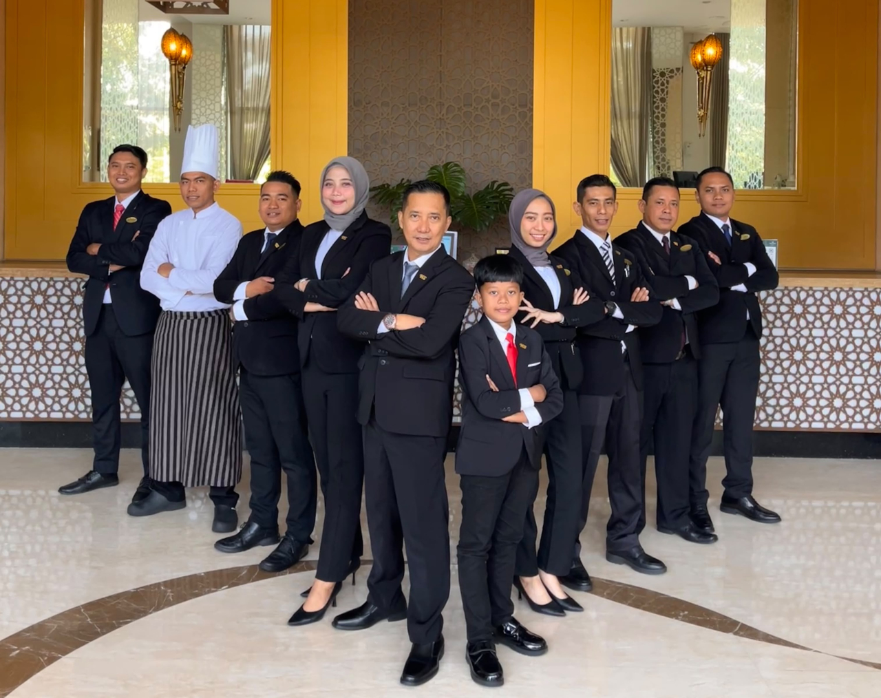 Sehari Jadi General Manager, Siswa Asal Gresik Rasakan Langsung Mengelola Hotel Santika