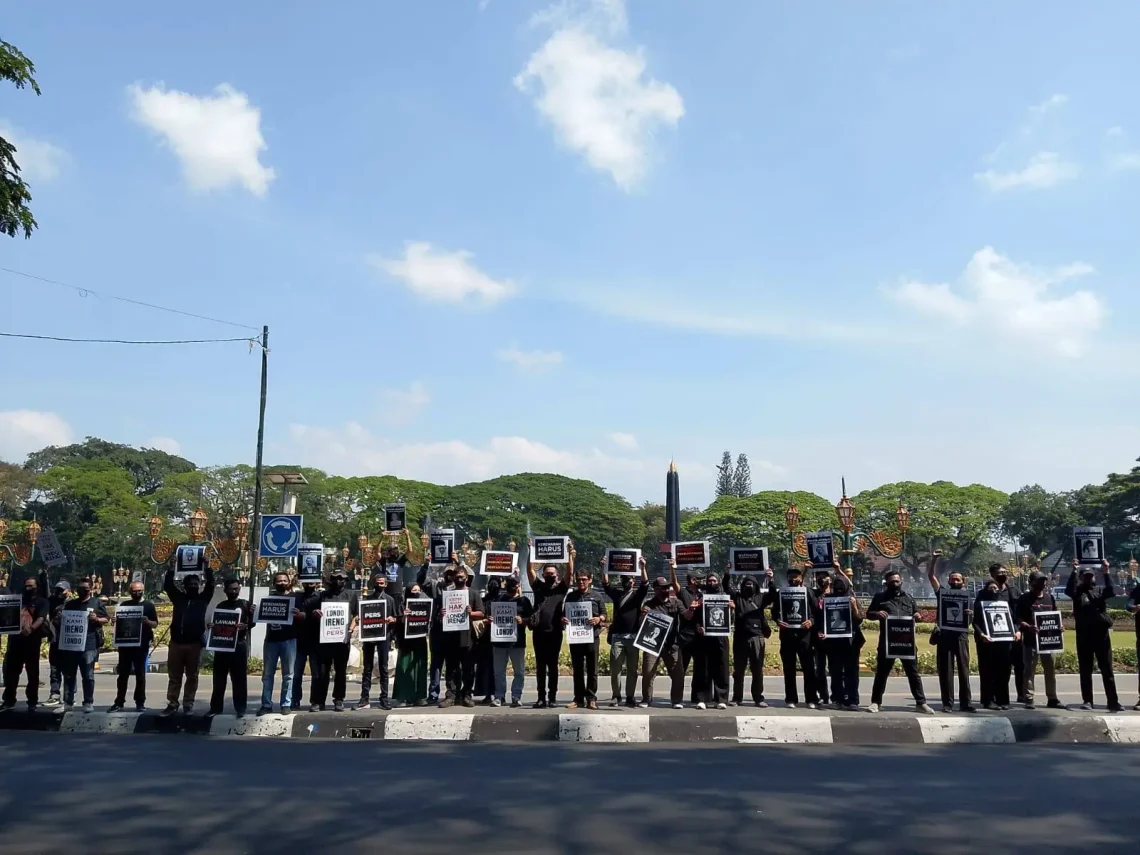 Demo di Balai Kota Malang, Jurnalis Tuntut Prabowo Cabut Ucapan "Londo Ireng"