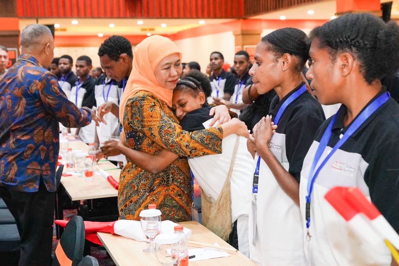 Gubernur Khofifah Terima 152 Murid ADEM Papua Bersekolah di Jawa Timur