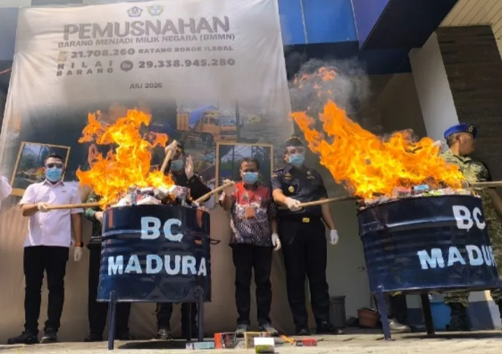 21 Juta Batang Rokok Ilegal Dimsunahkan Bea Cukai Madura