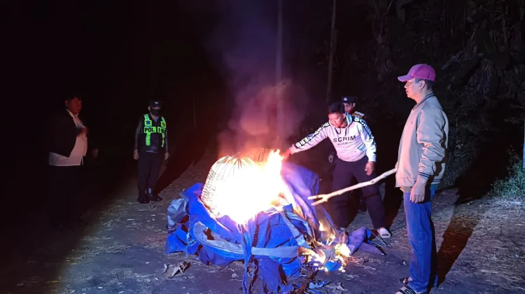 Polres Malang Bakar Arena Sabung Ayam di Singosari