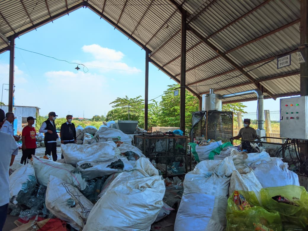 Kunjungi TPST Tambakrigadung, Pak Yes Pastikan Pengelolaan Sampah Lamongan Berjalan Optimal