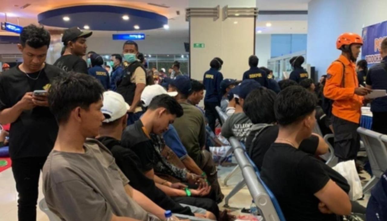 Ratusan Korban Selamat KM Mutiara Sentosa 2 Tiba di Tanjung Perak, Menhub Pastikan Pendataan Terus Berjalan