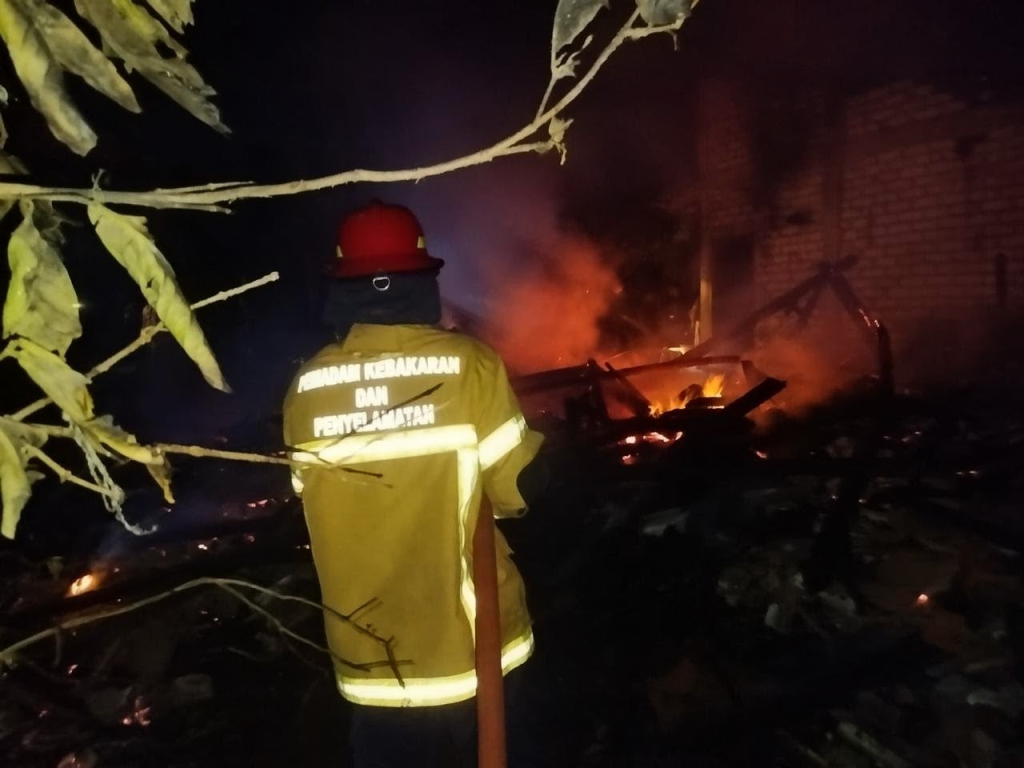 Kandang Hewan di Sidayu Gresik Terbakar, Satu Sapi dan Enam Kambing Mati