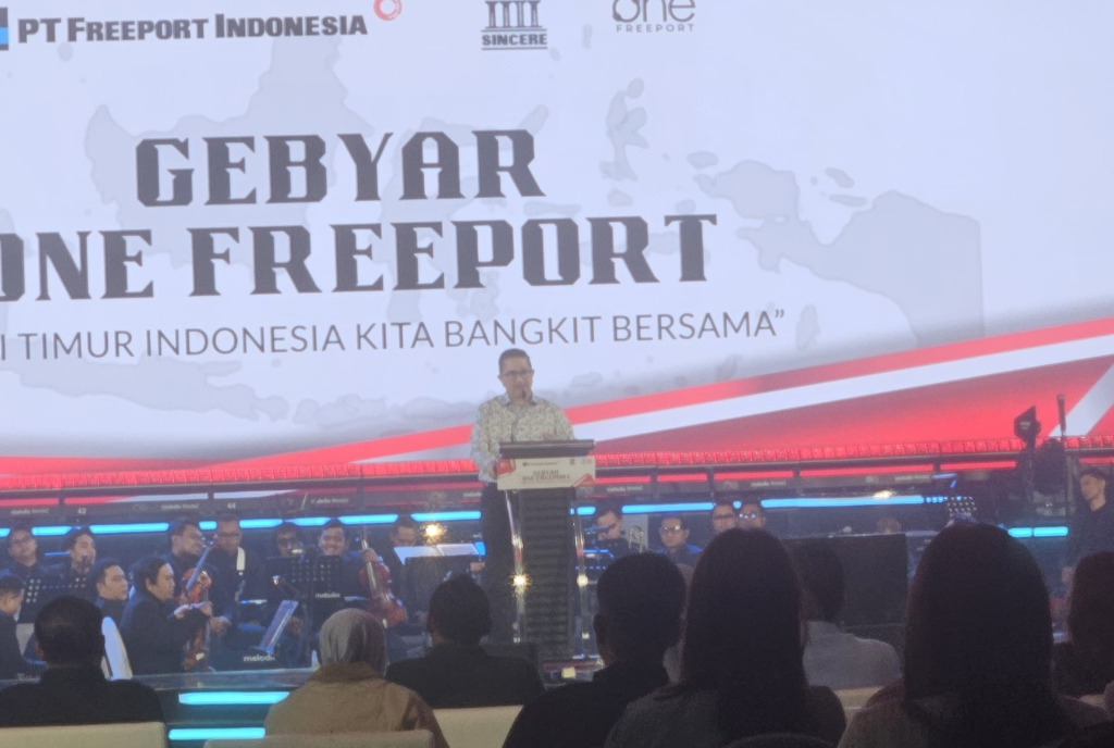 Presdir PT Freeport Indonesia Tony Wenas saat sambutan dalam konser One Freeport di Aston Gresik, Selasa (18/8) malam