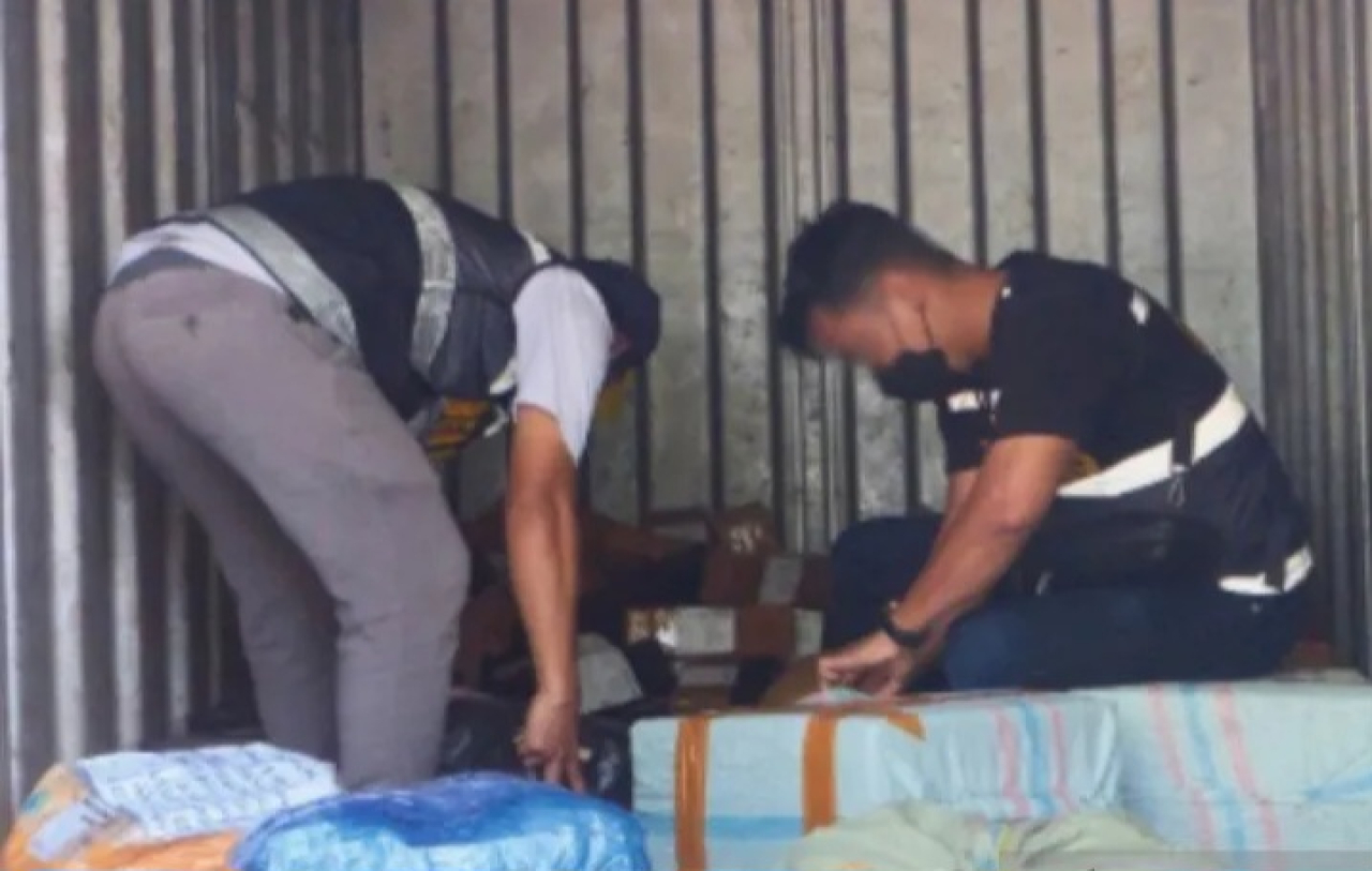 Bea Cukai Madura Gagalkan Pengiriman Rokok Ilegal ke Timor Leste